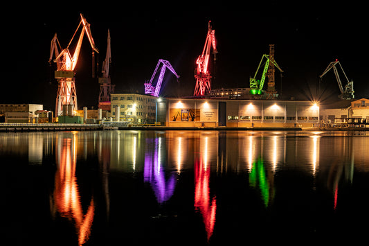 Beleuchtete Kräne in Pula